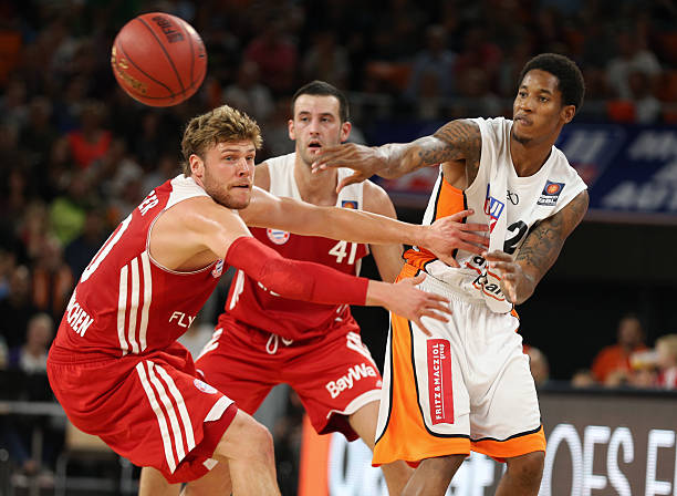 年轻中场在 年轻中场在