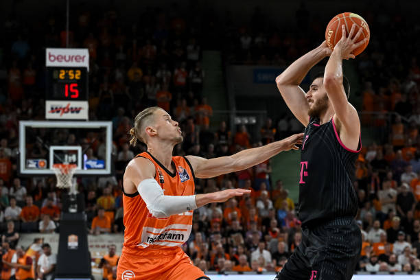 同时也在国 同时也在国