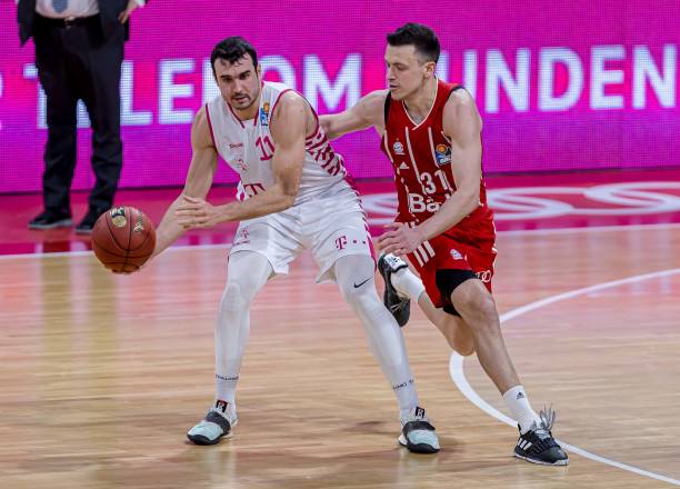 以其卓越的 以其卓越的